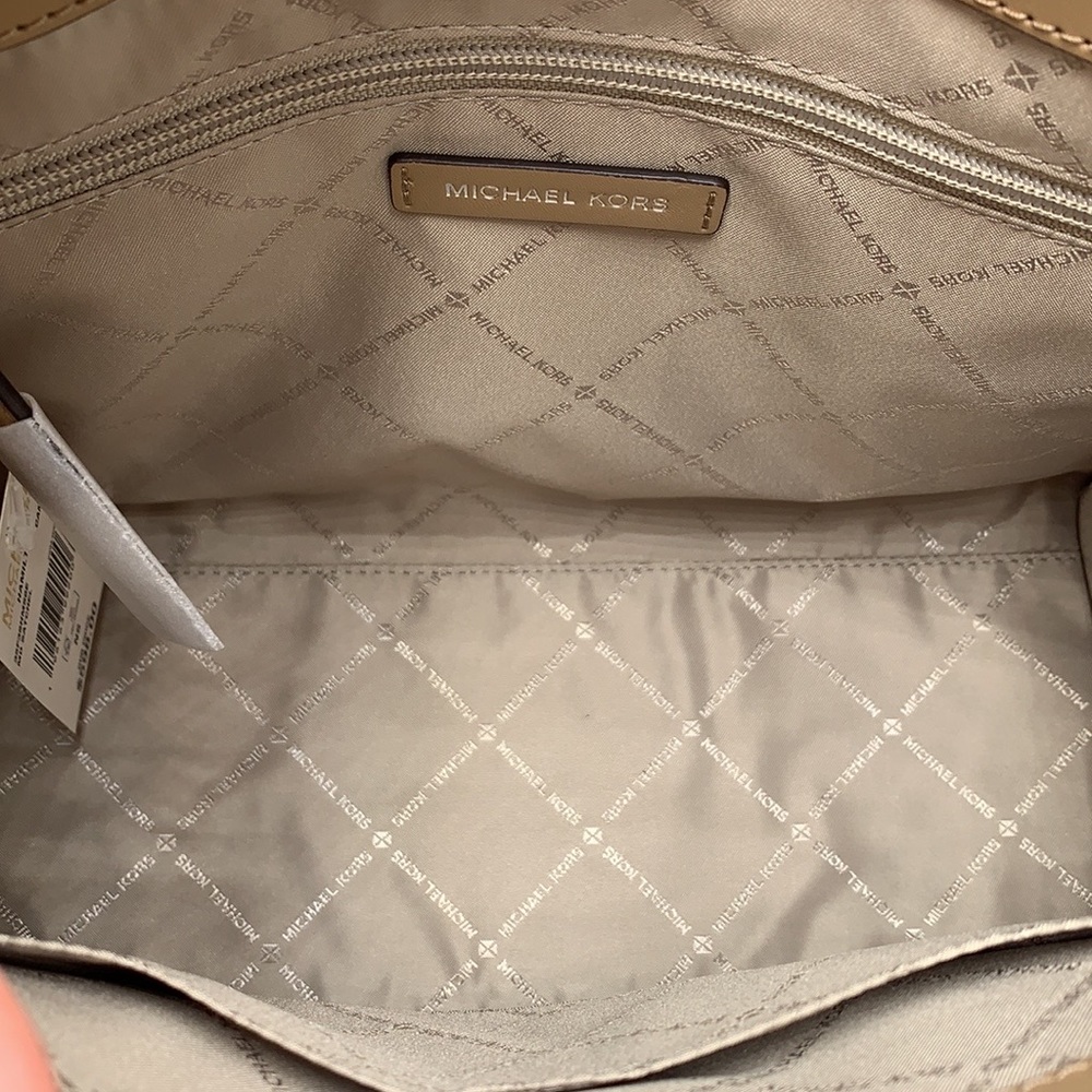 Michael Kors Hamilton Medium
Satchel Crossbody Croc Embossed
CAMEL COLOR - Picture 9 of 14